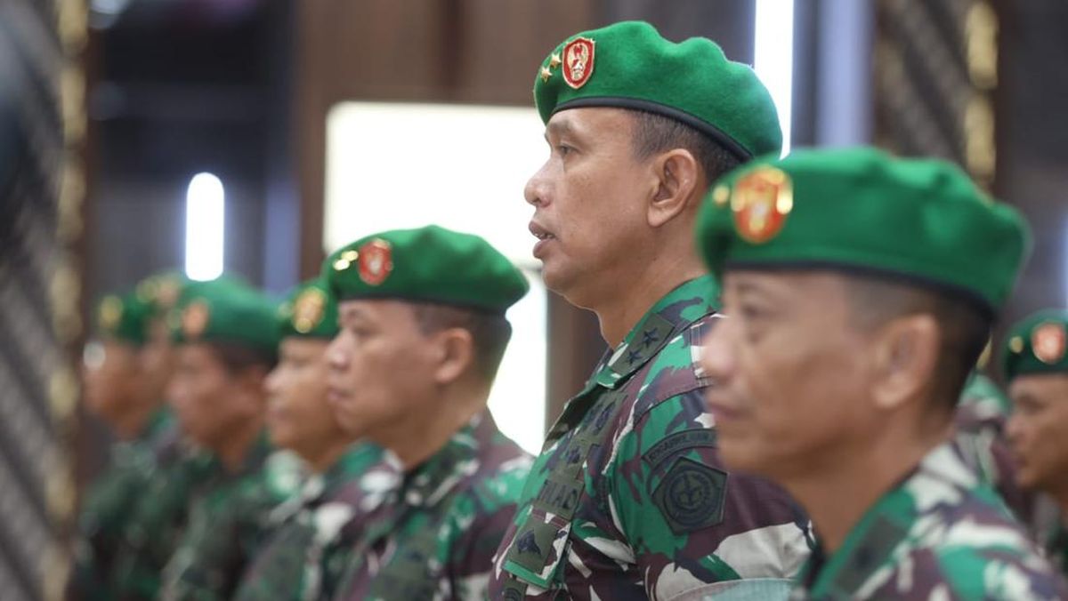 Contoh Pemimpin yang Tidak Benar: Perwira Memarahi Sersan Kepala yang Lebih Tua