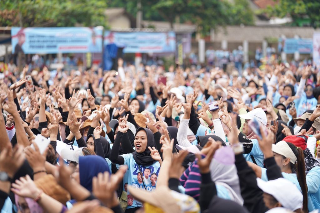 Warga Subang Bahagia Bertemu Prabowo, Berdoa Agar Menang dalam Satu Putaran