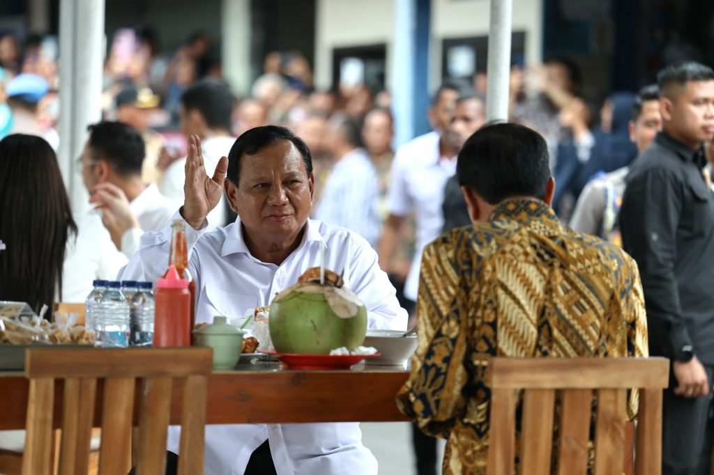 Jokowi dan Prabowo Nikmati Bakso Bandongan di Warung Kaki Lima di Magelang, Jawa Tengah