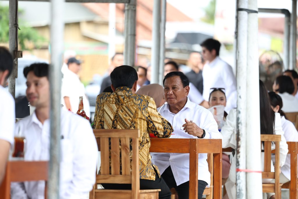 Jokowi dan Prabowo Mampir Makan Bakso, Berdoa Untuk Kesuksesan Usaha Kuliner Sholeh