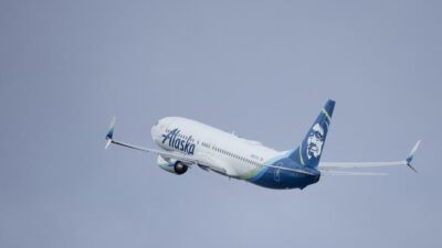 CEO Boeing Meminta Maaf Terkait Jendela Pesawat yang Jebol saat Terbang