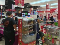 Para Pengunjung Membanjiri Transmart, Diskon Barang Rumah Tangga Menggila