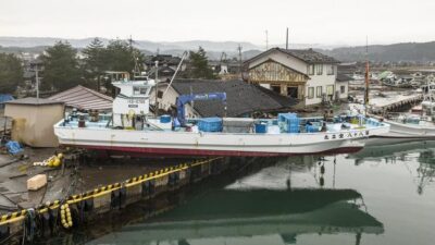 Kapal Terdampar di Darat Saat Gempa Guncang Jepang