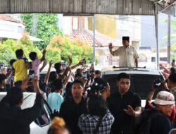 Prabowo Subianto Mengunjungi Makam Habib Ali Kwitang, Diterima Oleh Ratusan Warga