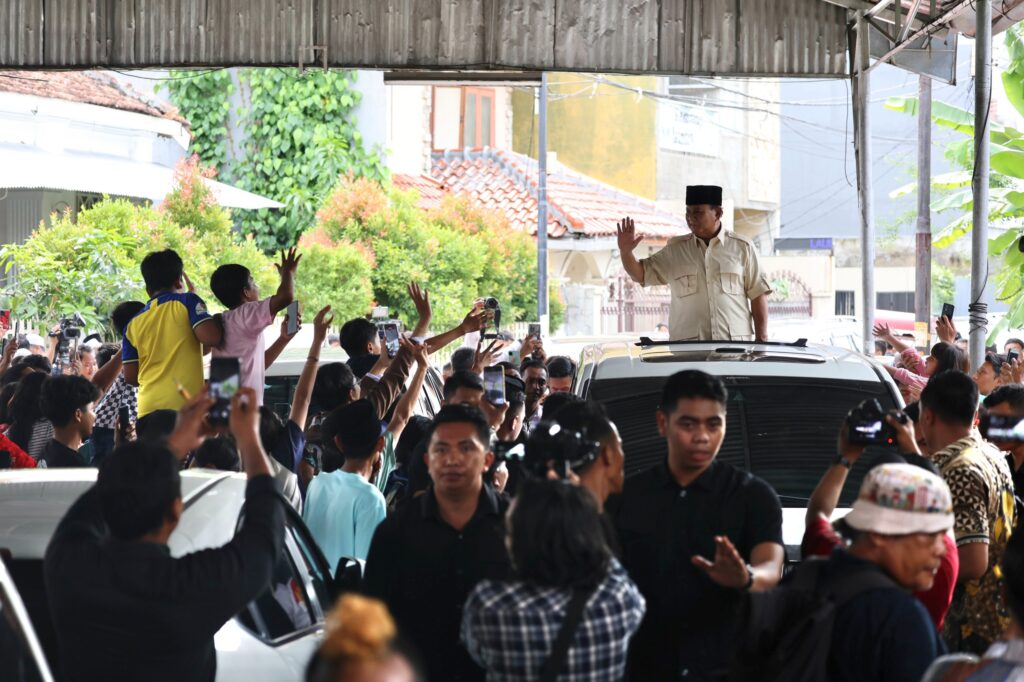 Prabowo Subianto Mengunjungi Makam Habib Ali Kwitang, Diterima Oleh Ratusan Warga