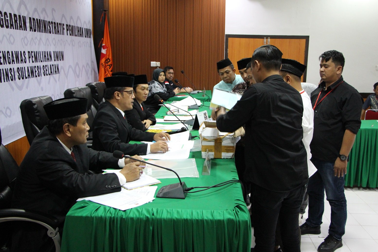 Bawaslu Sulsel Menggelar Sidang Administrasi Pertama Terkait Dugaan Pelanggaran Rekapitulasi Tingkat Provinsi