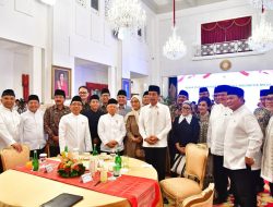 Kedekatan Prabowo dan Jokowi Terlihat Saat Acara Bukber di Istana Negara