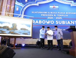 Prabowo Subianto Dapat Lukisan Tangan dari SBY saat Silaturahmi dan Bukber Partai Demokrat