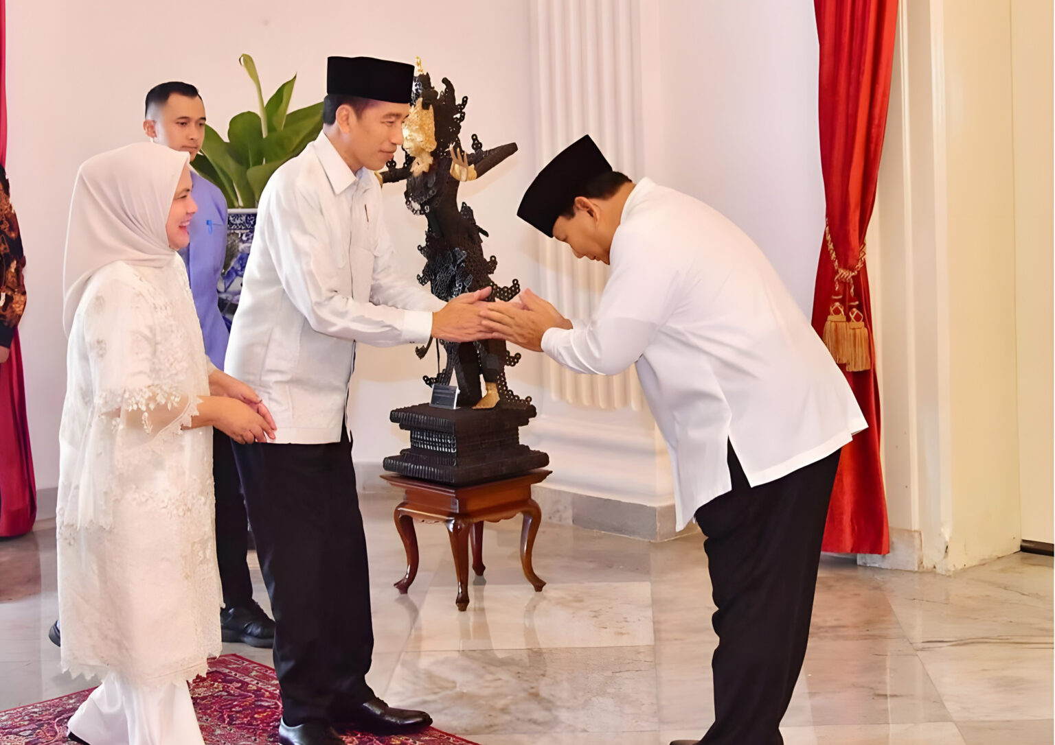 Pada Hari Kedua Idul Fitri, Prabowo Subianto Berbagi Sarapan dengan Jokowi di Istana Negara