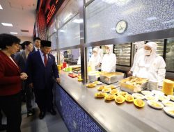 Setelah Bertemu PM dan Menhan China, Prabowo Subianto Melihat Program Makan Siang di Sekolah Beijing