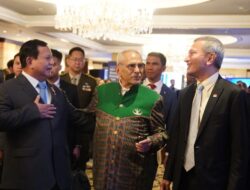 Momen Hangat Prabowo Rangkul Presiden Timor Leste Ramos Horta di Tengah Forum IISS Shangri-la