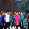 Fun Moment: Prabowo Subianto Takes a Selfie with Iriana and Mothers at IKN