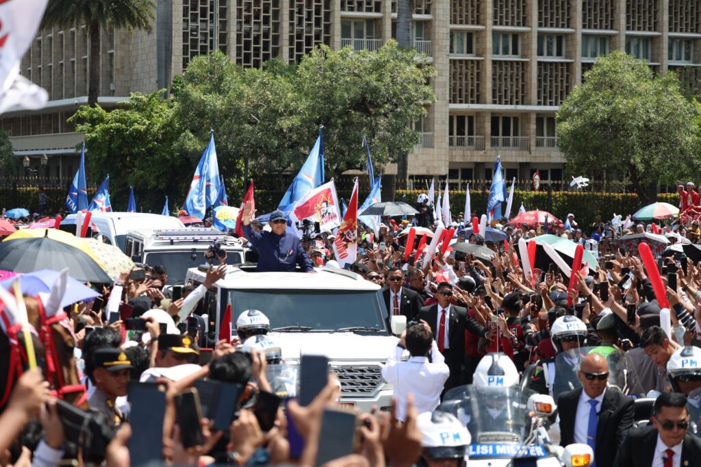 Prabowo Gunakan Mobil Nasional Made in RI ‘Maung’ Menuju Istana Kepresidenan