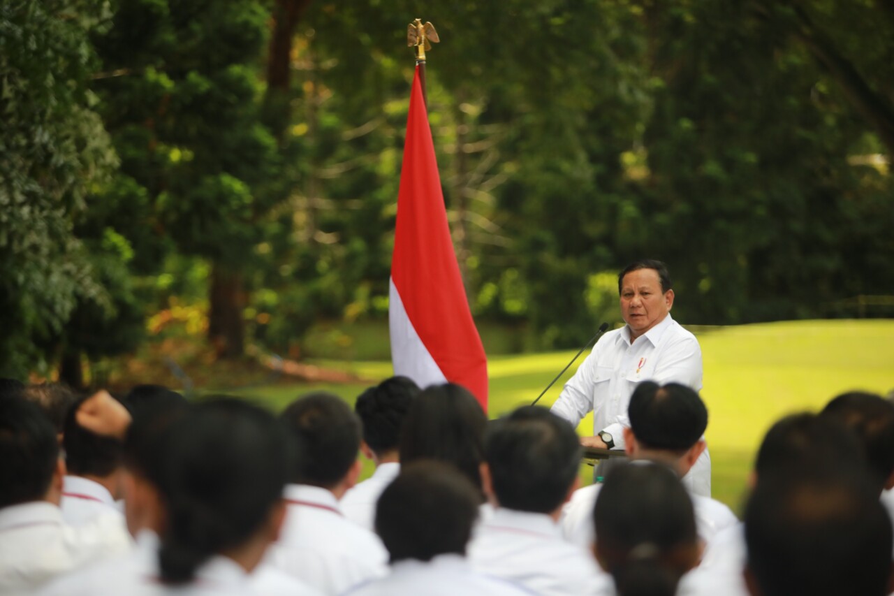 Presiden Prabowo Gunakan Uang Pribadi untuk Pembekalan Kabinet Merah Putih di Magelang