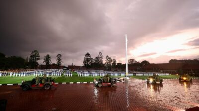 Prabowo Subianto Leads Cabinet Generals in March Through the Rain: “If the Soldiers Are Wet, the Leaders Must Be Wet Too”