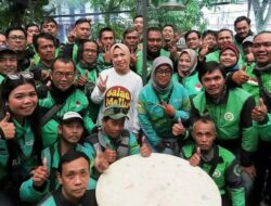 Melly Goeslaw Gelar Aksi “Bebersih Bandung” bersama Pengemudi Ojol
